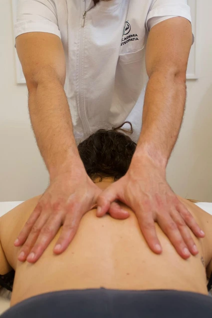 Trattamento massoterapico con massaggiatrice qualificata a Padenghe sul Garda 5